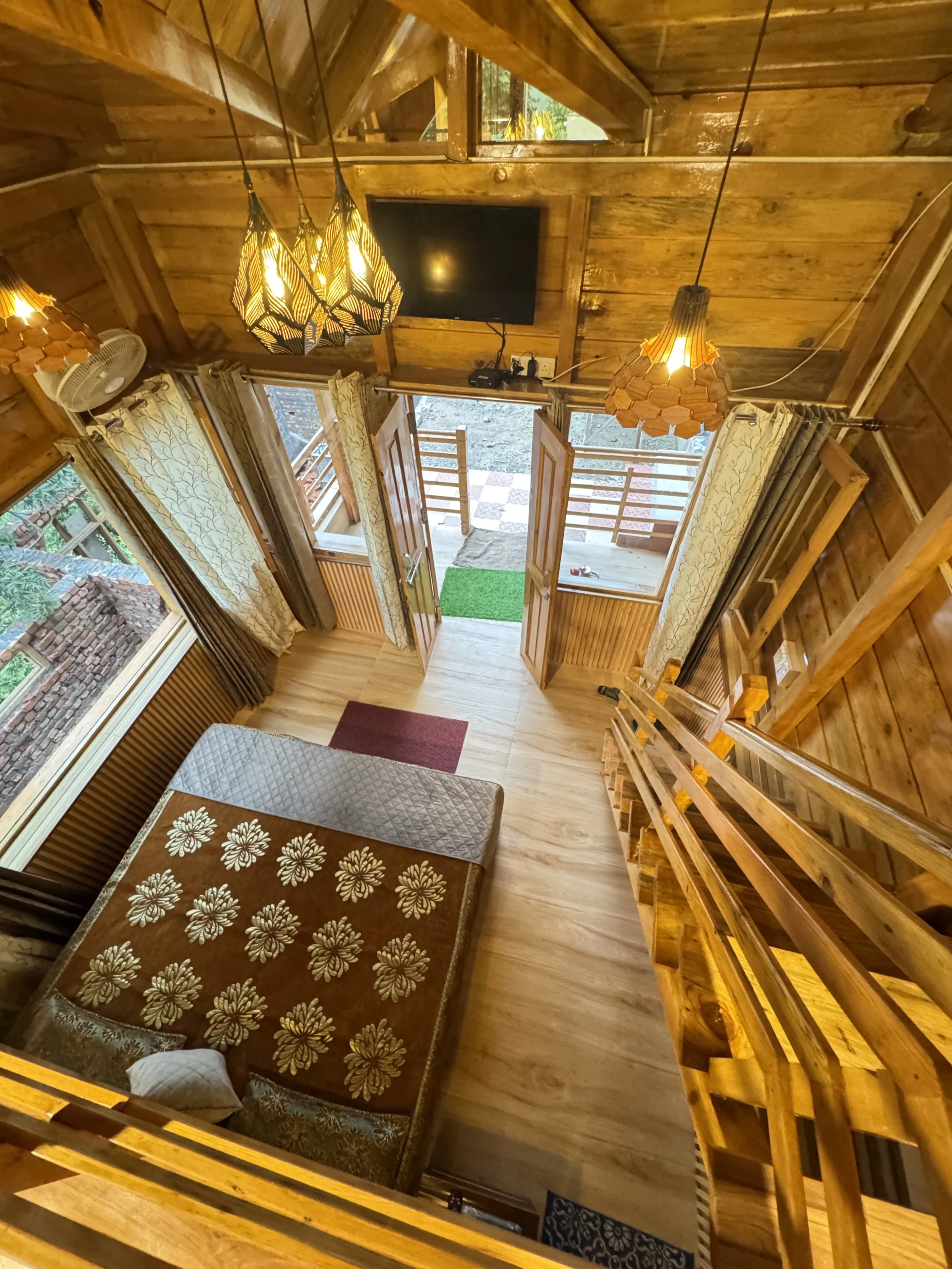 ROOMS img 9061 (1) (1)